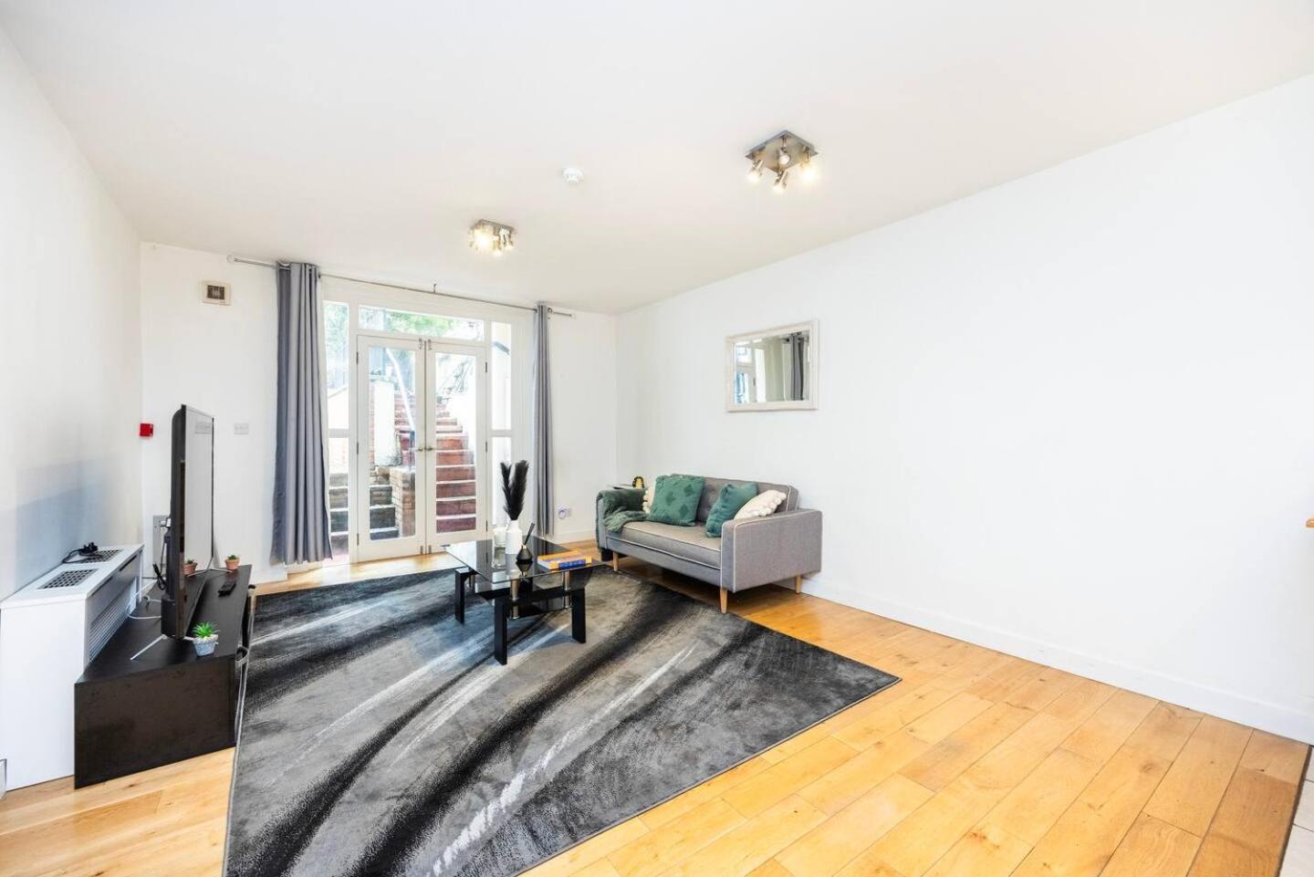 Beautiful With Spacious Garden - Earl's Court * Londen